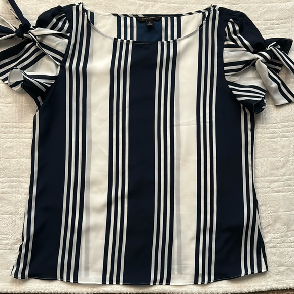 Banana Republic Blue & White Blouse - Picture 2 of 5